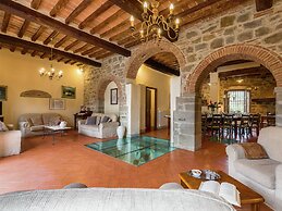 Spacious Cortona Villa