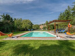 Spacious Cortona Villa
