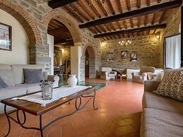 Spacious Cortona Villa