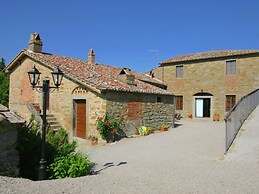 Spacious Cortona Villa