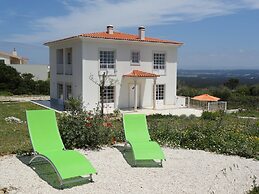 Oceanview Cliff Retreat