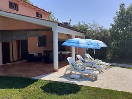 Charming Pool Home Near Pula