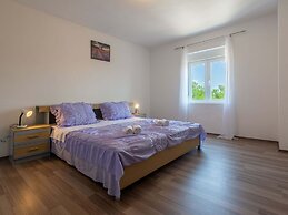 Holiday Home in Lisicic With Pool