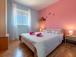 Holiday Home in Lisicic With Pool