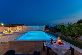 Holiday Home in Lisicic With Pool