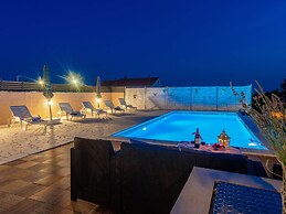 Holiday Home in Lisicic With Pool