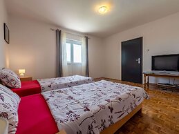 Holiday Home in Lisicic With Pool