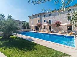 Stunning Villa in Kringa With Swimming Pool