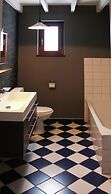 Cozy Cottage with Hot Tub, Sauna, Hammam