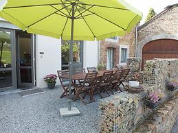 Well Kept House with Fireplace near Forest
