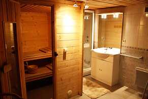Longfaye Chalet With Sauna