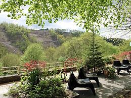 La Roche Riverside Mansion