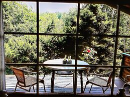 Ortho Hideaway With Garden