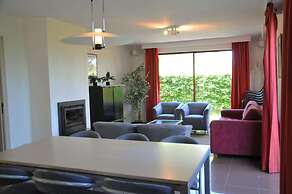 Apt w/ Fireplace & Garden