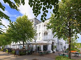 Comforts Near Seaside Charm