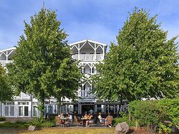 Comforts Near Seaside Charm