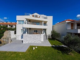 Villa in Nin With Stunning Sea Views