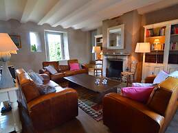 Elegant Estate Stay, Maredsous