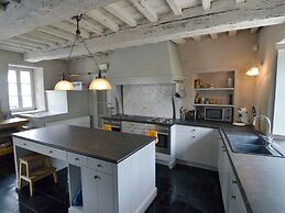 Elegant Estate Stay, Maredsous