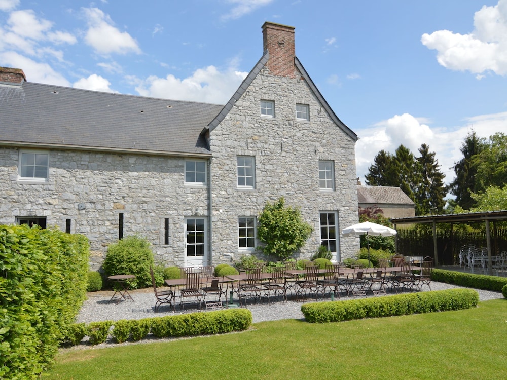 Elegant Estate Stay, Maredsous