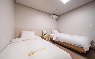 Peanut Hotel