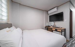 Peanut Hotel