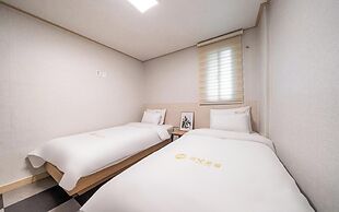 Peanut Hotel