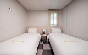 Peanut Hotel