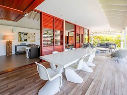 Spacious Villa Near Beach