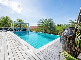 Spacious Villa Near Beach