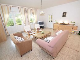 Spacious Villa With Swimming Pool