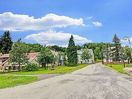 Mountain Home With Garden