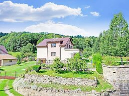 Mountain Home With Garden