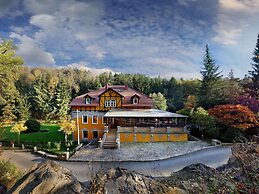 Art Nouveau Haven by the Mulde