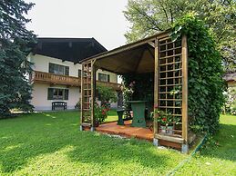 Spacious 4 Person Holiday Home near Chiemsee