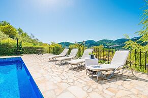 Rustic House in Tramuntana With Salt Pool