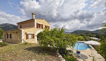 Country House in Spain With Pool & Mountain Views