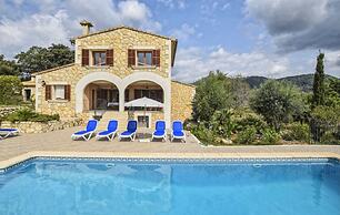 Country House in Spain With Pool & Mountain Views
