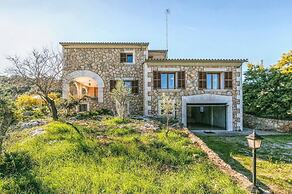 Country House in Spain With Pool & Mountain Views