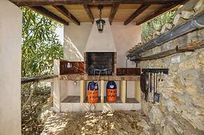 Country House in Spain With Pool & Mountain Views
