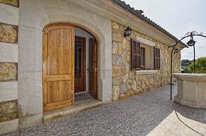 Country House in Spain With Pool & Mountain Views