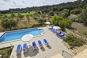 Country House in Spain With Pool & Mountain Views