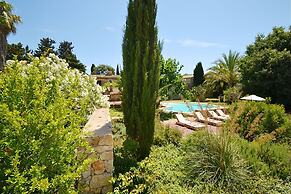 Villa in Buger With Pool and Scenic Views