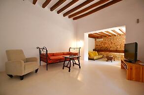 Villa in Buger With Pool and Scenic Views