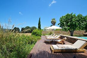 Villa in Buger With Pool and Scenic Views