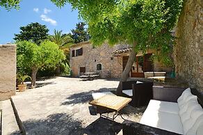 Villa in Buger With Pool and Scenic Views