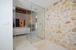 Villa in Buger With Pool and Scenic Views