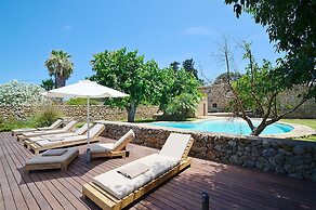Villa in Buger With Pool and Scenic Views