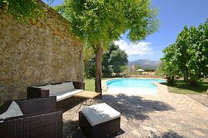 Villa in Buger With Pool and Scenic Views