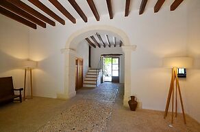 Villa in Buger With Pool and Scenic Views